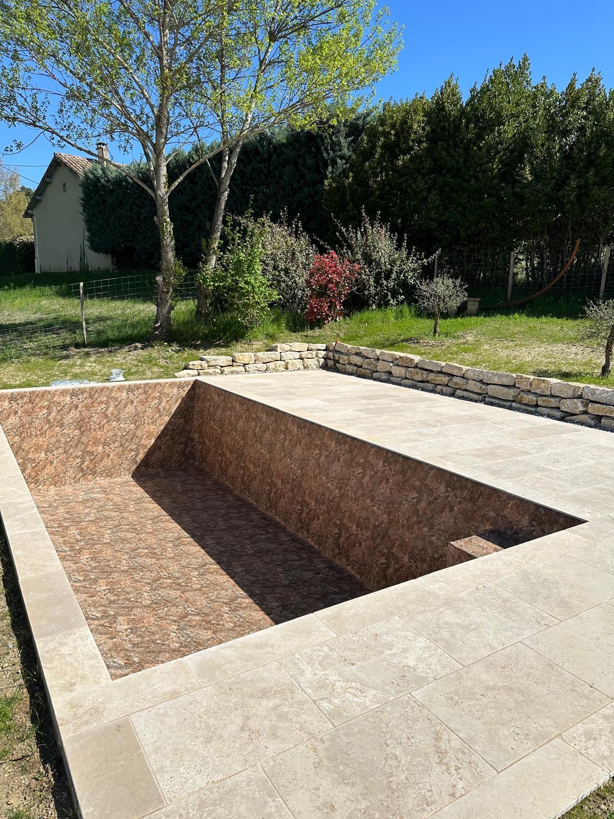 Bassin avant mise en eau, Avignon, PVC granit sable
